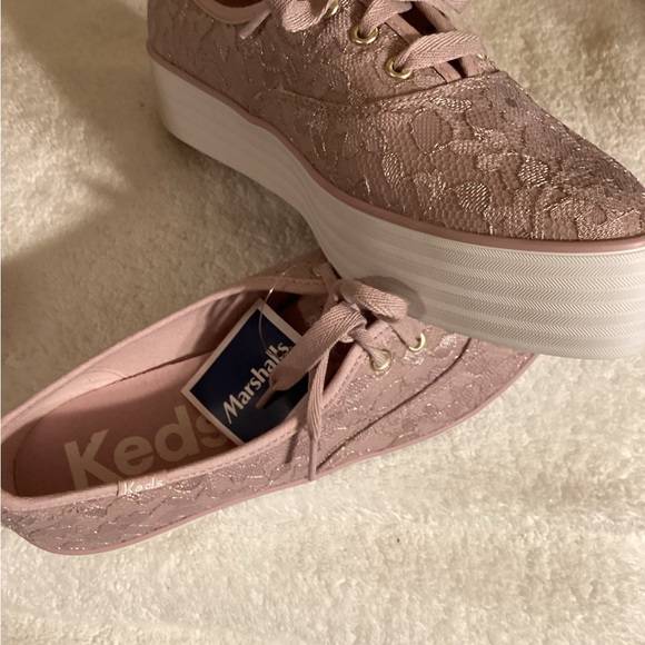 Keds Women's ROSE GOLD Lace Sneakers! FINAL SALE - Picture 1 of 6